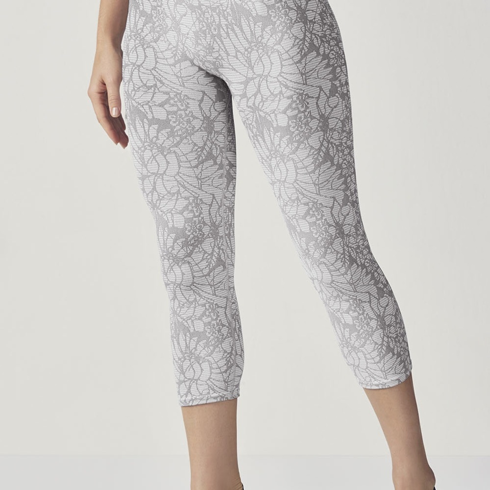 Fabletics Seamless Capri and Bra Set